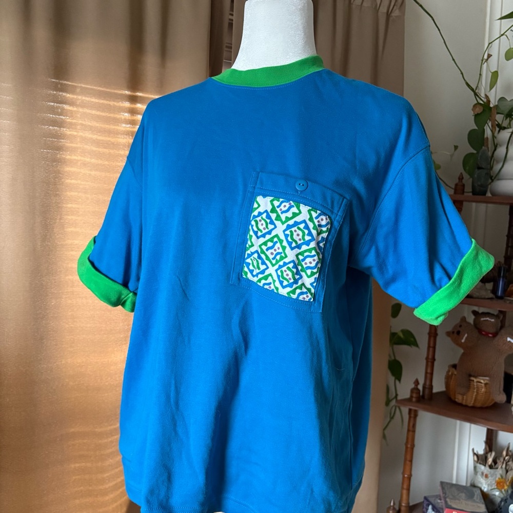 Blue and Green Short Sleeve Cuffed Shirt with Patterned Pocket Size Medium